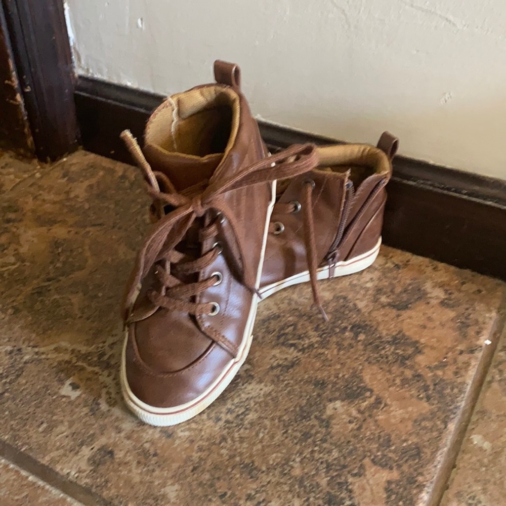 Boys brown leather boots